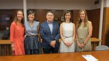 El rector de la URV, J.A. Ferré, amb les dues emprenedores de la nova empresa derivada E. Cerrato i R. Casanova, al centre. Els acompanyen la directora del CTTi, L. Jané i la tècnica d'emprenedoria i propietat intel·lectual, Y. Puerta