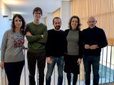 Els investigadors i les investigadores de l’equip del projecte DaSiHo. D’esquerra a dreta: Rosa Maria Garcia, Lluc Font, Roger Guimerà, Marta Sales i Sergio Nasarre.